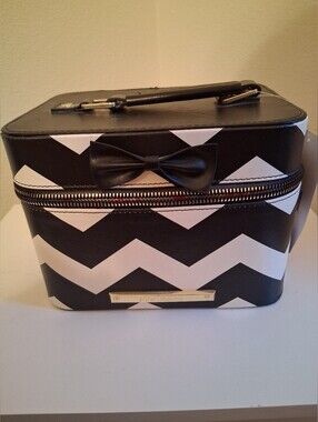 NWT Betsey Johnson Black and White Chevron Makeup Train Case with Bow